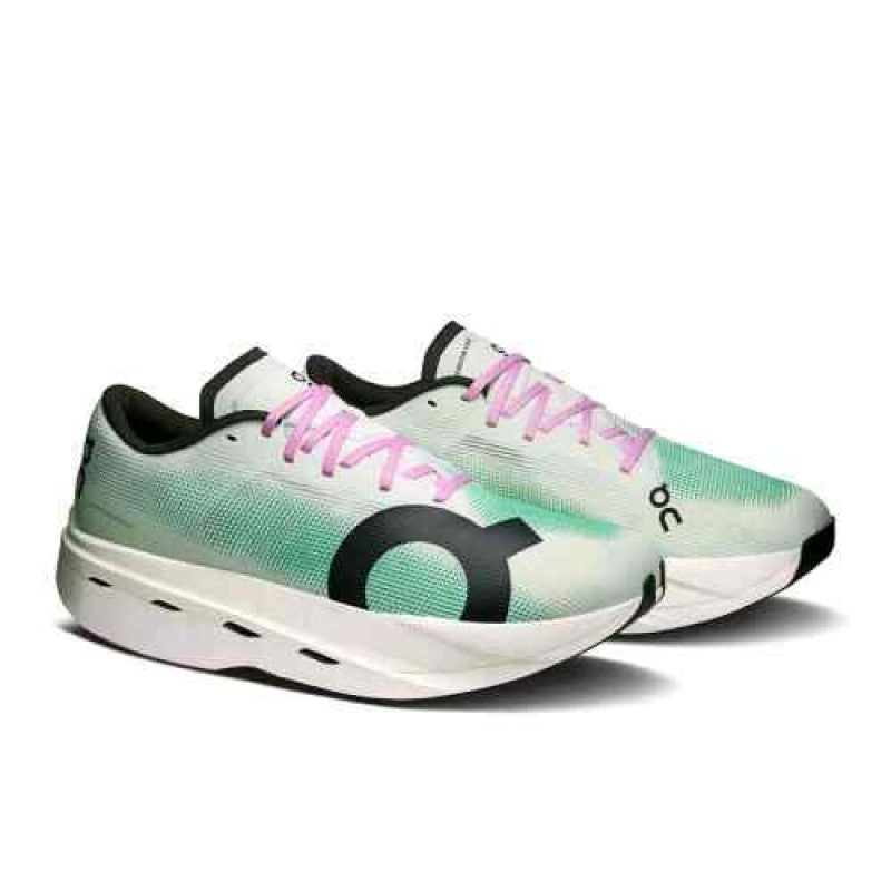 On Cloudboom Volt Iceberg Mantis 141