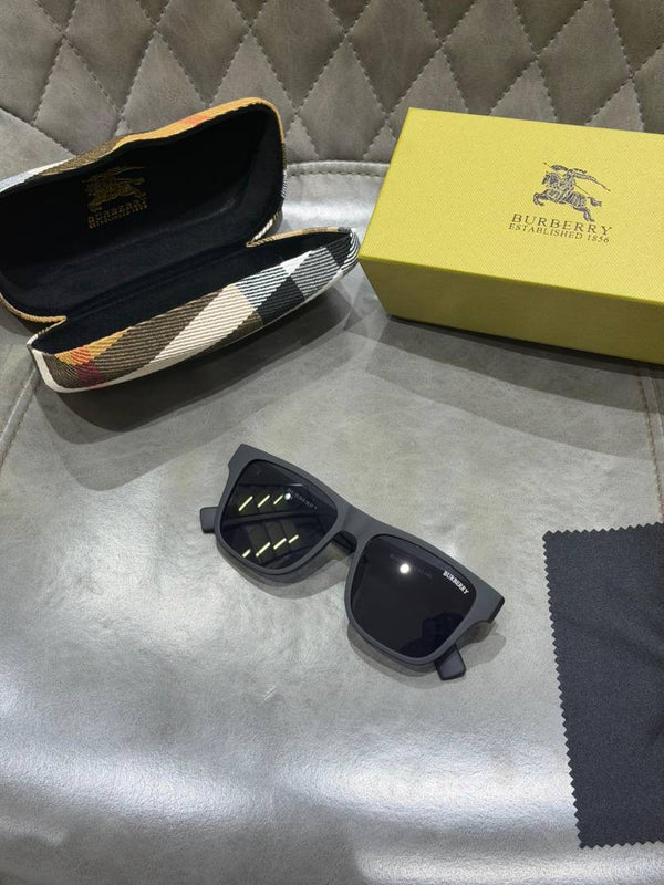 Burberry 4358 matt black