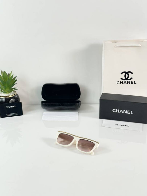 Chanel_WMNS_8318_Cream_Brown
