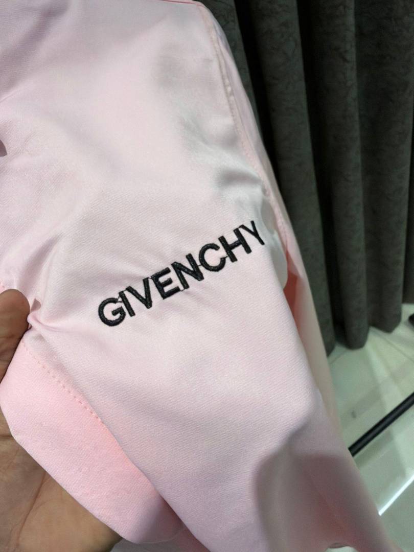 Givenchy IMPORTED STORE ARTICLE SHIRT