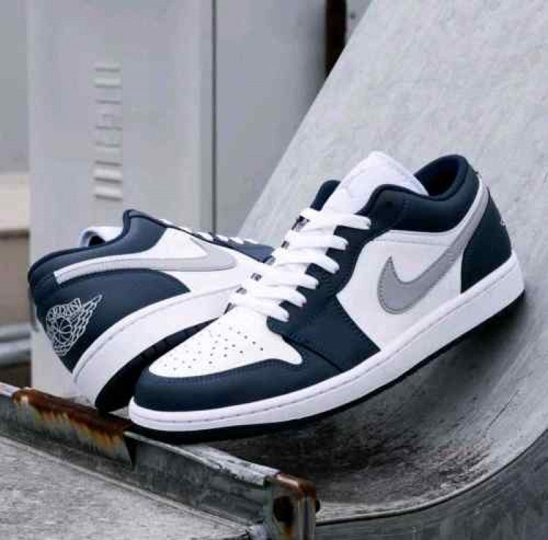 Air Jordan 1 Low Midnight Navy Wolf Grey 620
