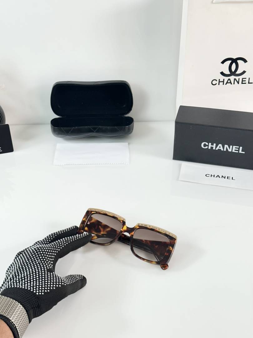 Chanel_WMNS_8317_Tiger_Brown