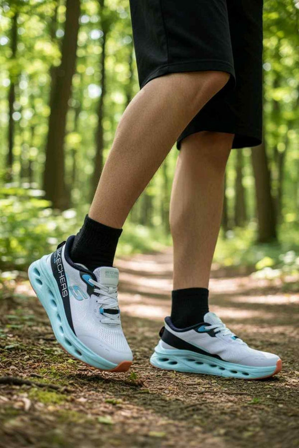 Skecherrss MAX Cushioning Glide-Step - A Slip-ins in WhiteMulti