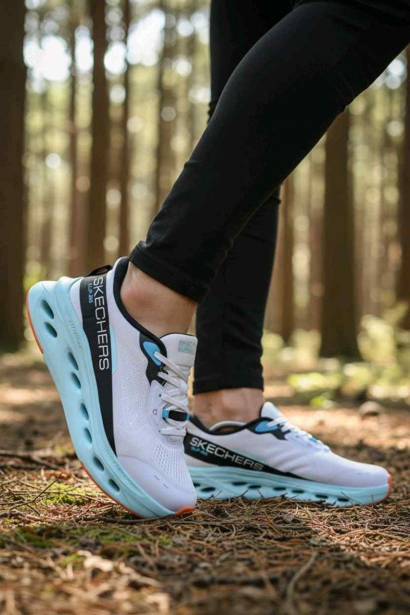 Skecherrss MAX Cushioning Glide-Step - A Slip-ins in WhiteMulti