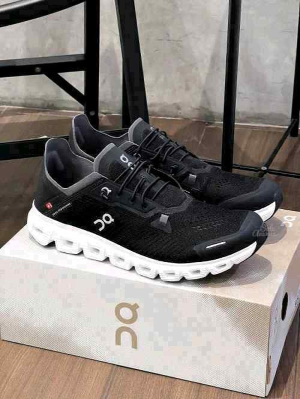On Cloud 6 Coast Black White 122