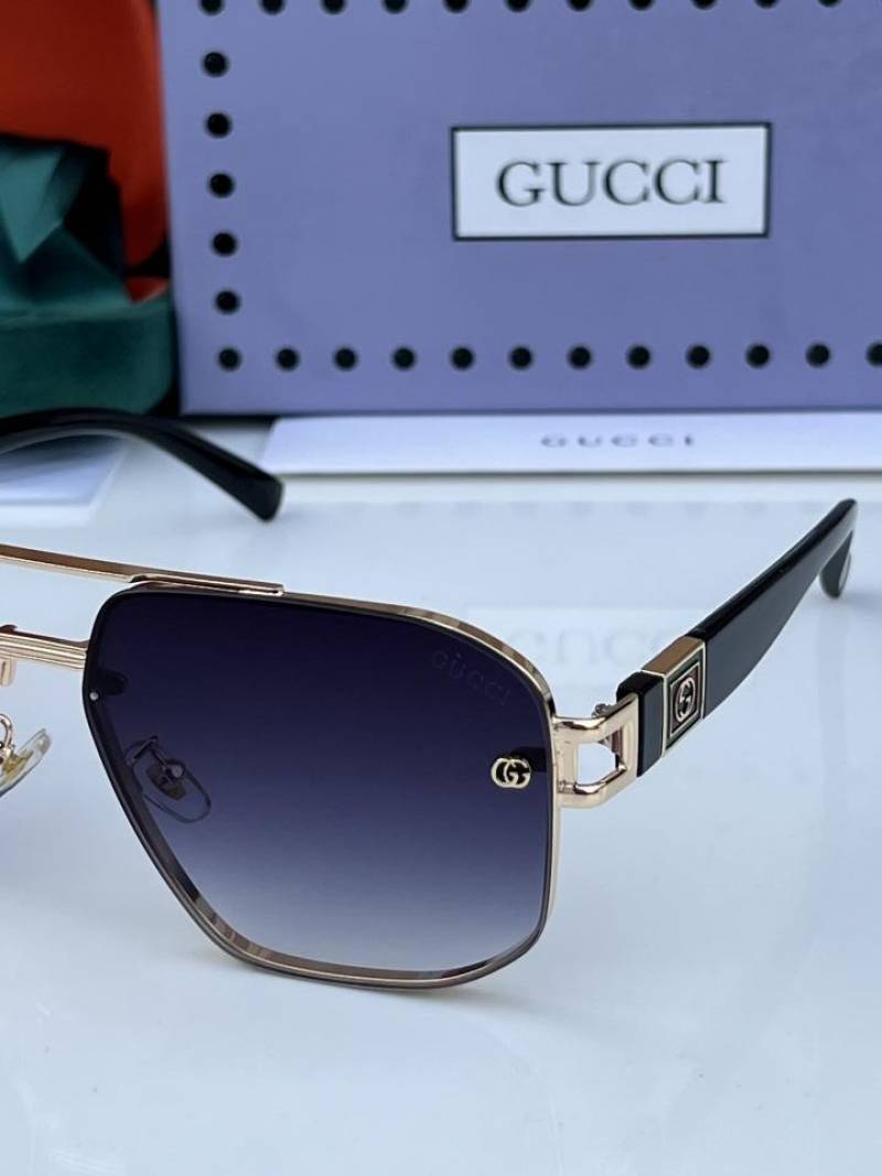 Gucci_1596_gold_black_shaded