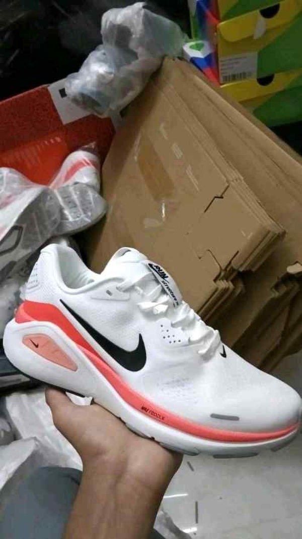 Nike Running Structure 26 trainers White orange 500