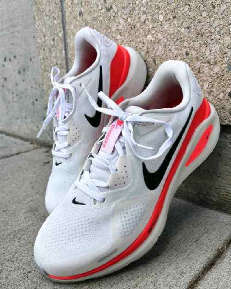 Nike Running Structure 26 trainers White orange 500