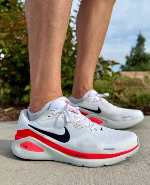 Nike Running Structure 26 trainers White orange 500