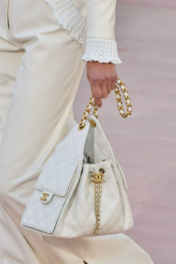 Chanel_CB_25_White_Medium_Shoulderbag_With_OriginalBox_CarryBag_DustCover