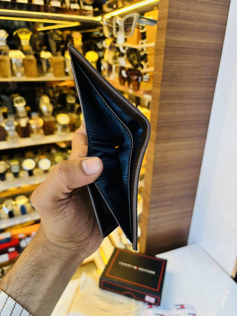 101 TOMMY HILFIGAR PREMIUM QUALITY WALLET