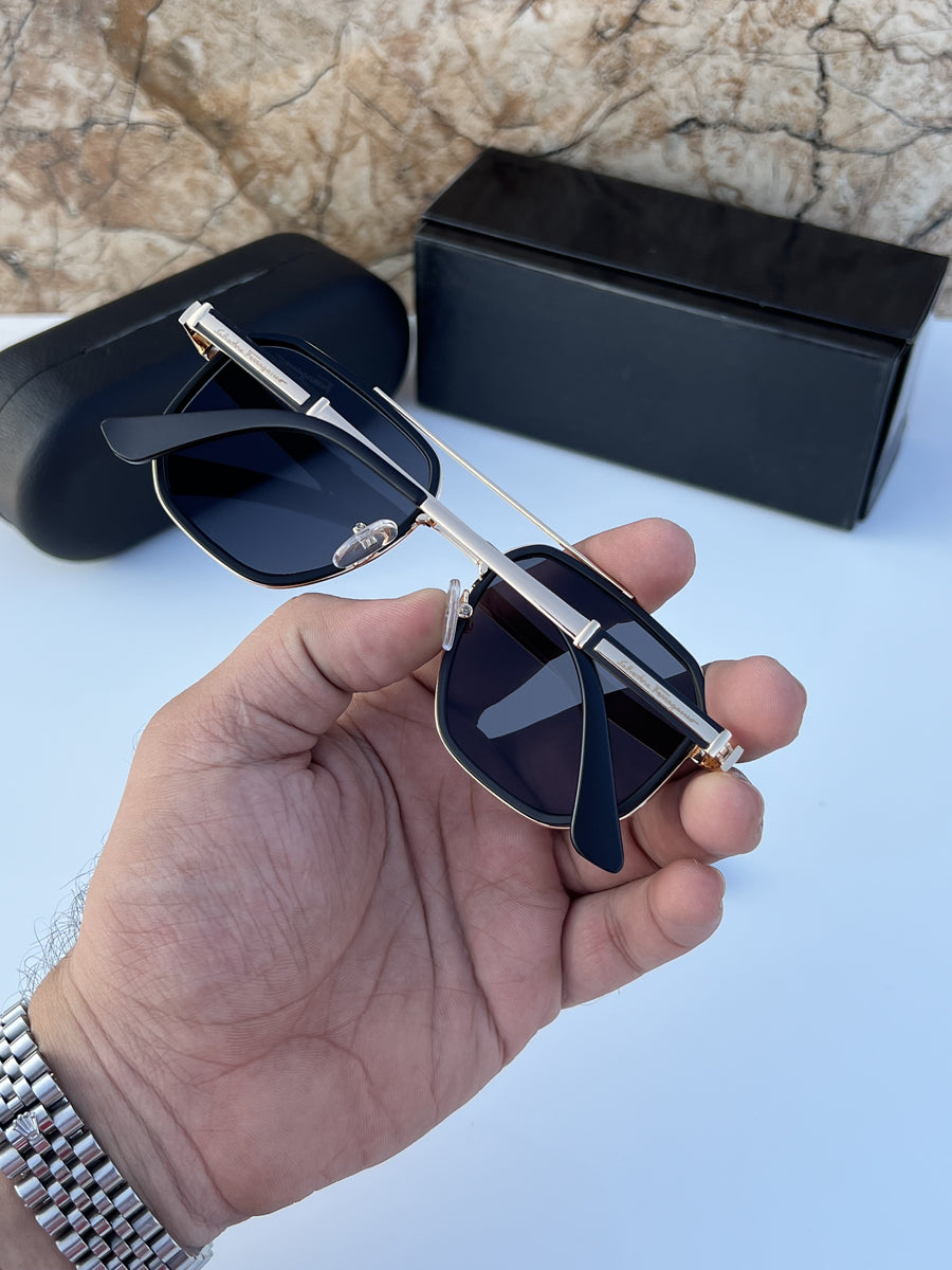 Ferragamo_294_gold_black