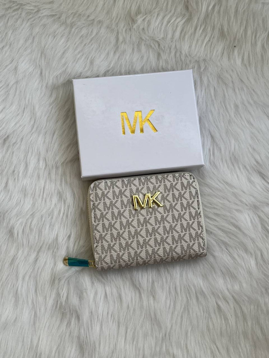 Gucci_109_GG_Marmont_Wallet_With_Box