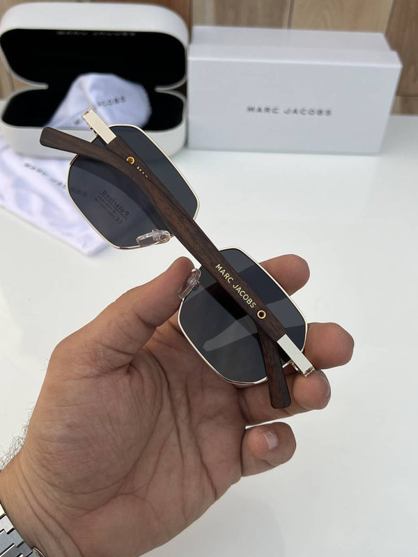 Marc_jacobs_14103_gold_black
