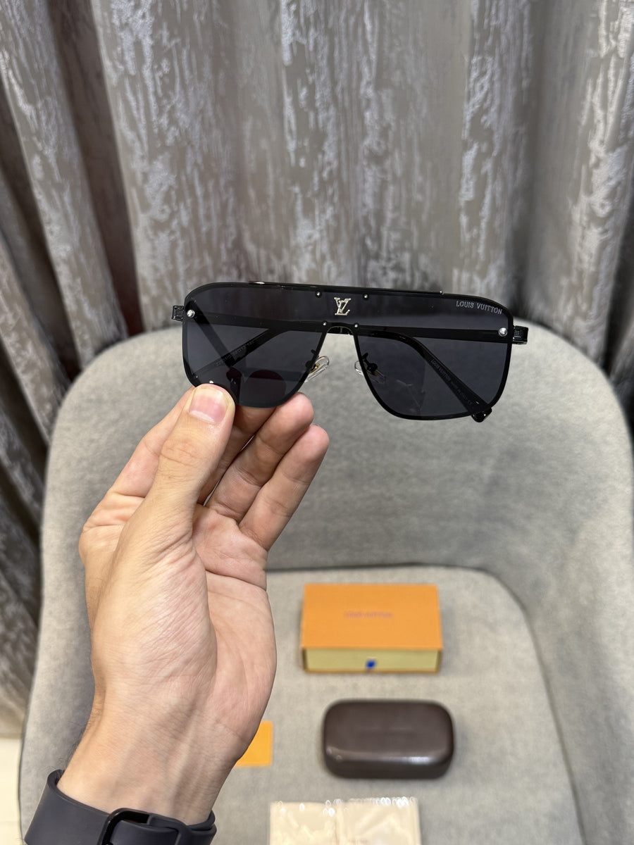 Louis Vuitton Model 2031 Premium sunglass