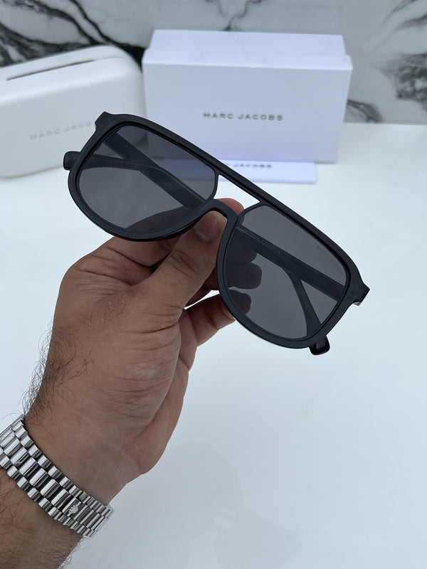 Marc_jacobs_1010_full_black