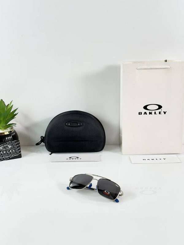 Oakley 8922 Silver Black
