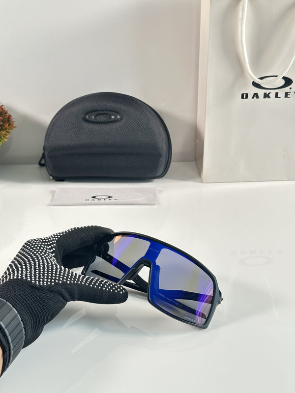 Oak 9406 Black Blue Revo