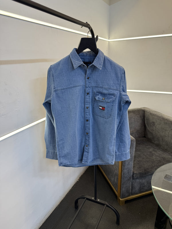 Tommy hilfigar blue denim shirt with front pocket and embroidery logo
