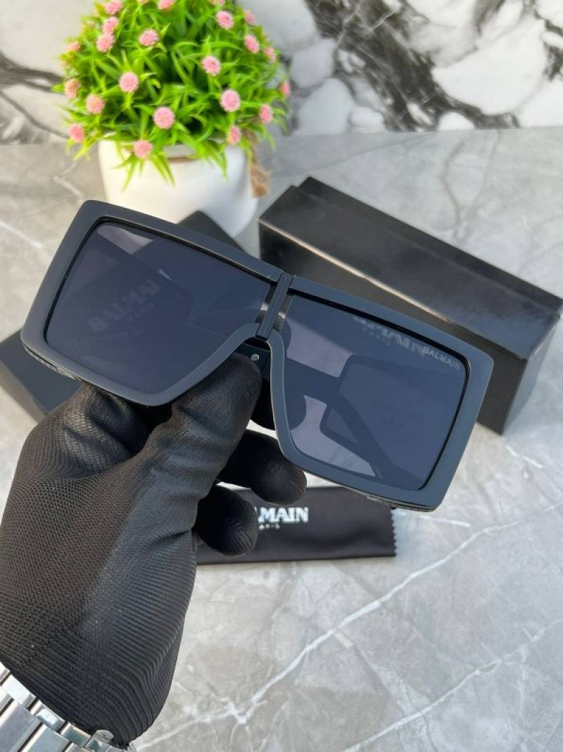 Balmain_grand_black