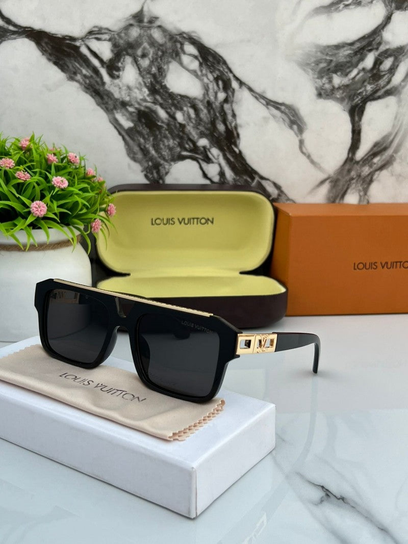 Louis Vuitton_8817_black_gold