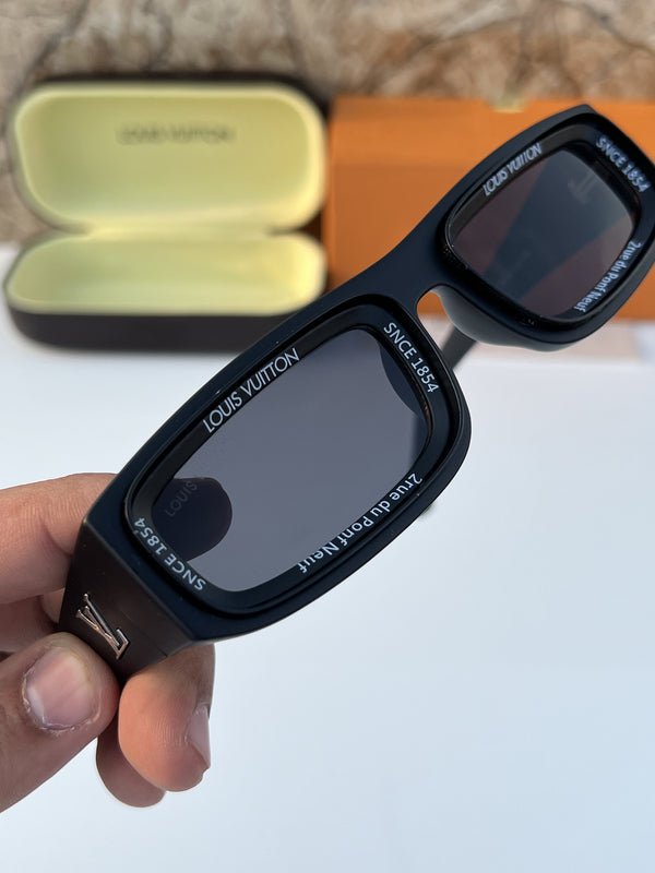 Louis Vuitton_6190_full_black