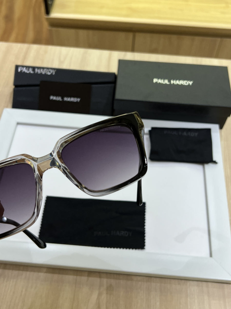 Paul hardy 3203 black white