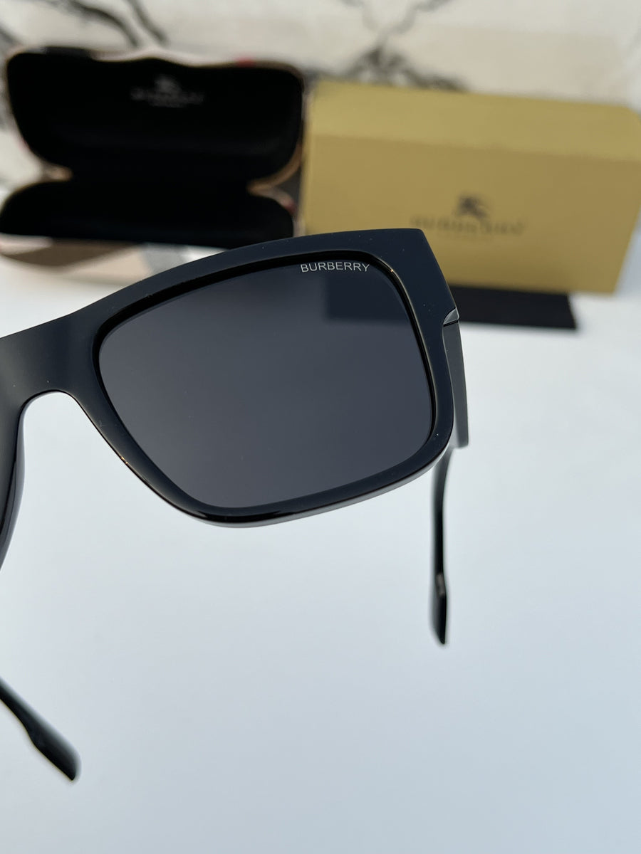 Burberry_69019_full_black