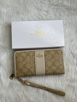 Coach_82_Beige_Zippy_Wallet_With_Original_Box