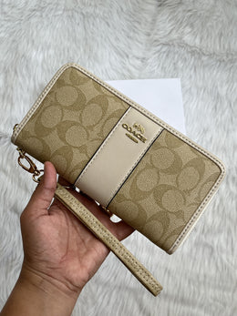 Coach_82_Beige_Zippy_Wallet_With_Original_Box