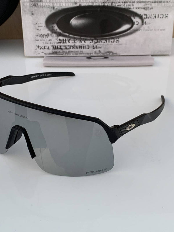 Oakley_9463_silver