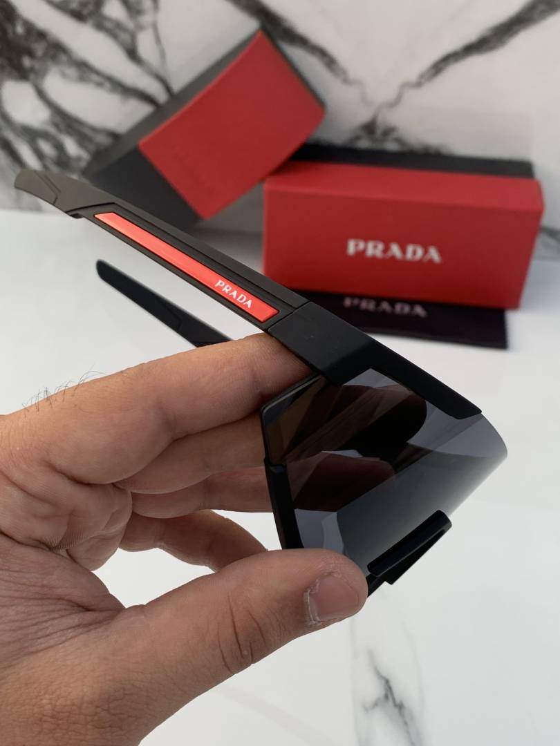 Prada_23053_full_black