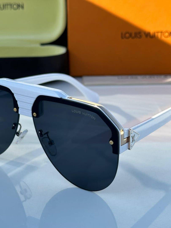 Louis Vuitton_98143_white_black