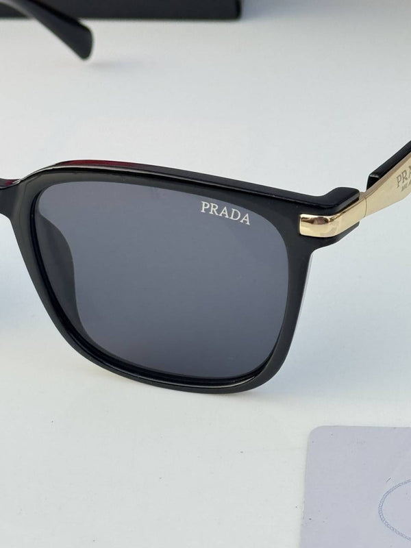 Prada_8008_black_gold