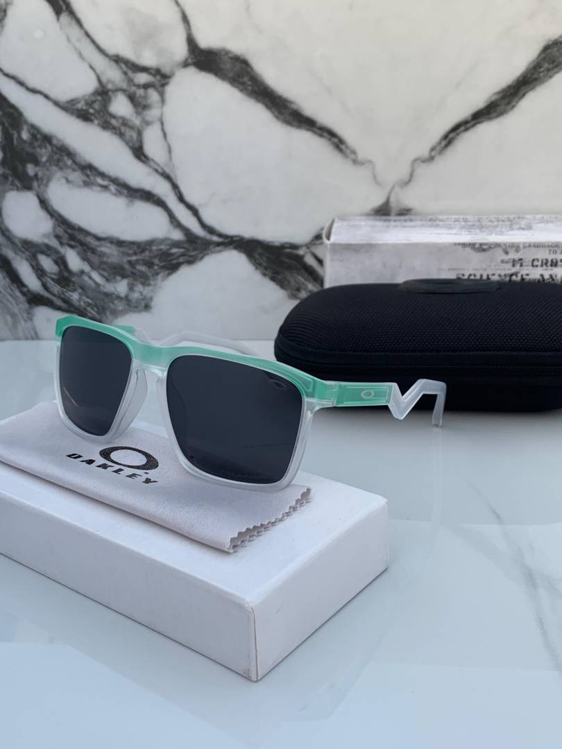 Oakley_83116_green