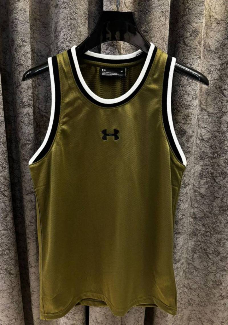 Under xARMOUR IMPORTED STORE ARTICLE SANDO DARK