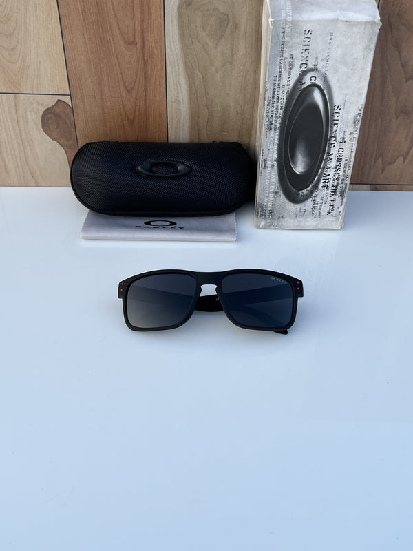 Oakley_3338_black_red