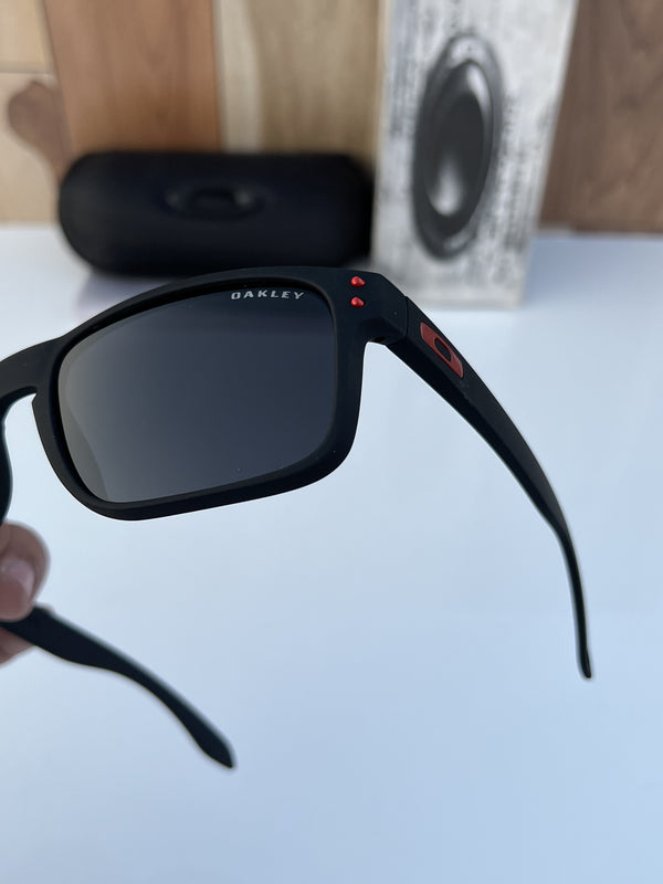 Oakley_3338_black_red