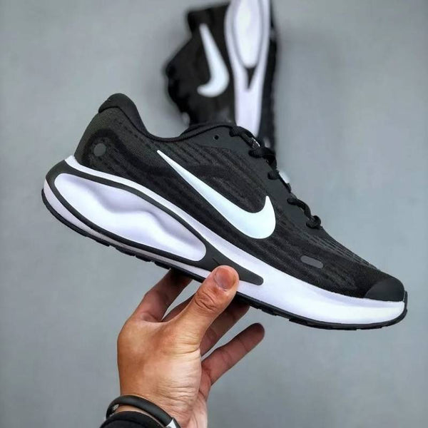 Nike Journey Run White Black 1850