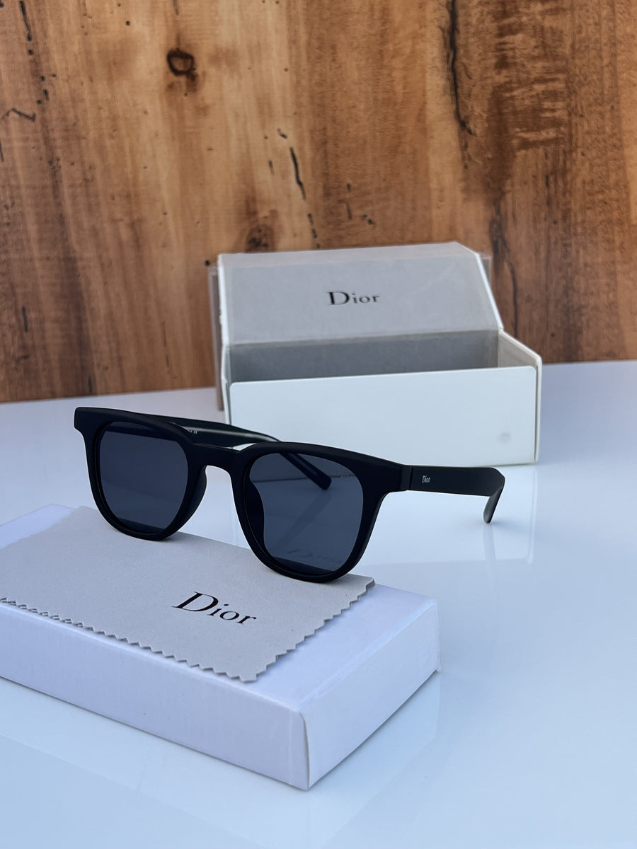 Dior_146_matt_black