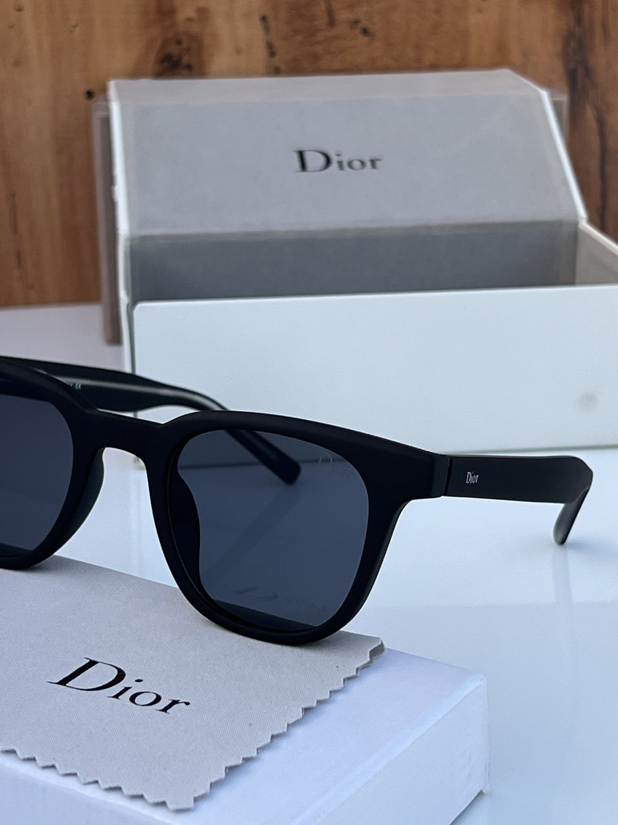 Dior_146_matt_black