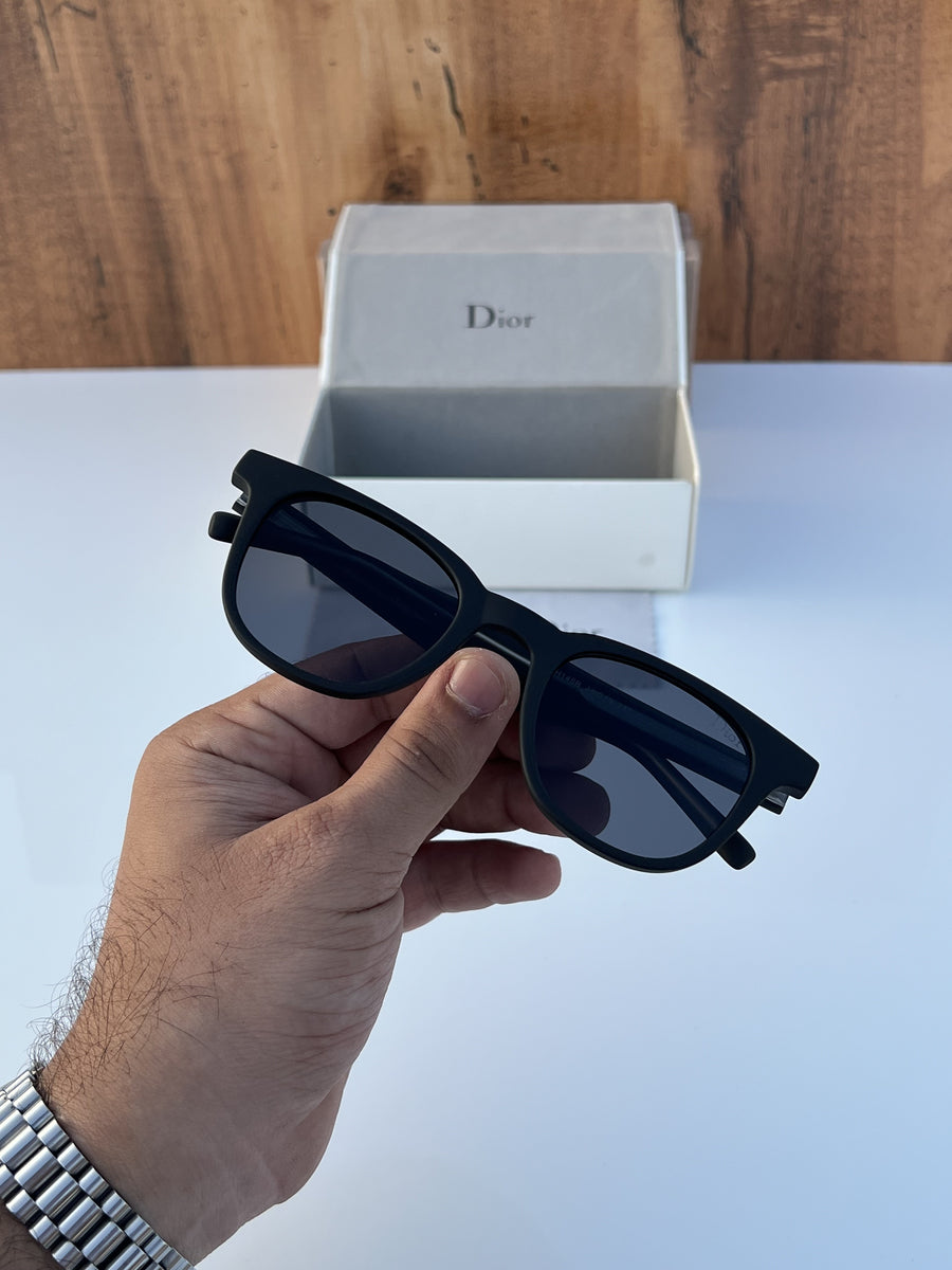 Dior_146_matt_black