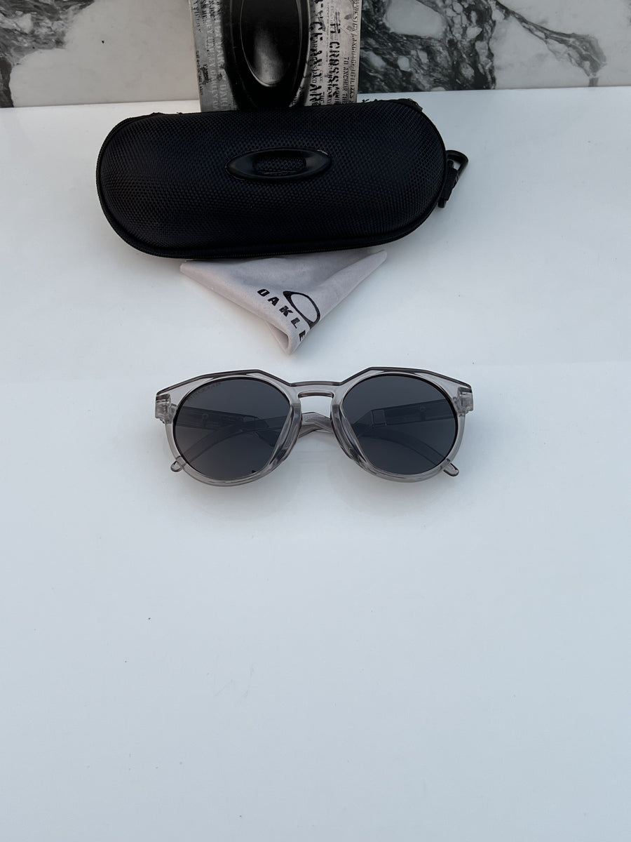 Oakley_9464_grey_black