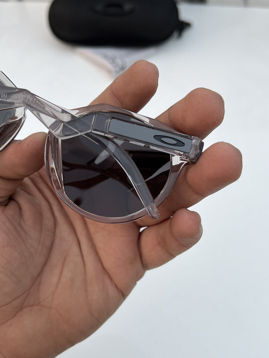 Oakley_9464_grey_black