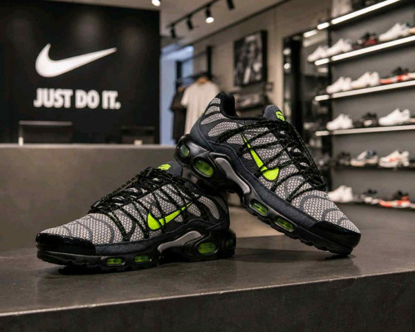 Nike Airmax Plus Utility Tan Volt 2387