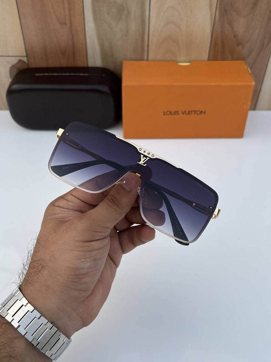 Louis Vuitton_24067_gold_black_shaded