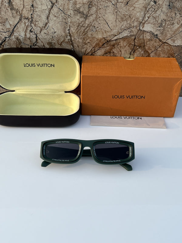 Louis Vuitton_6190_green