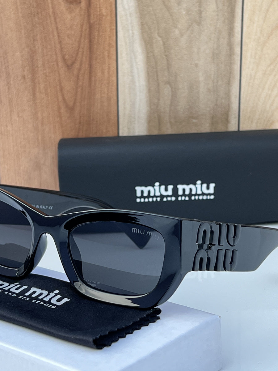 Miu_miu_full_black