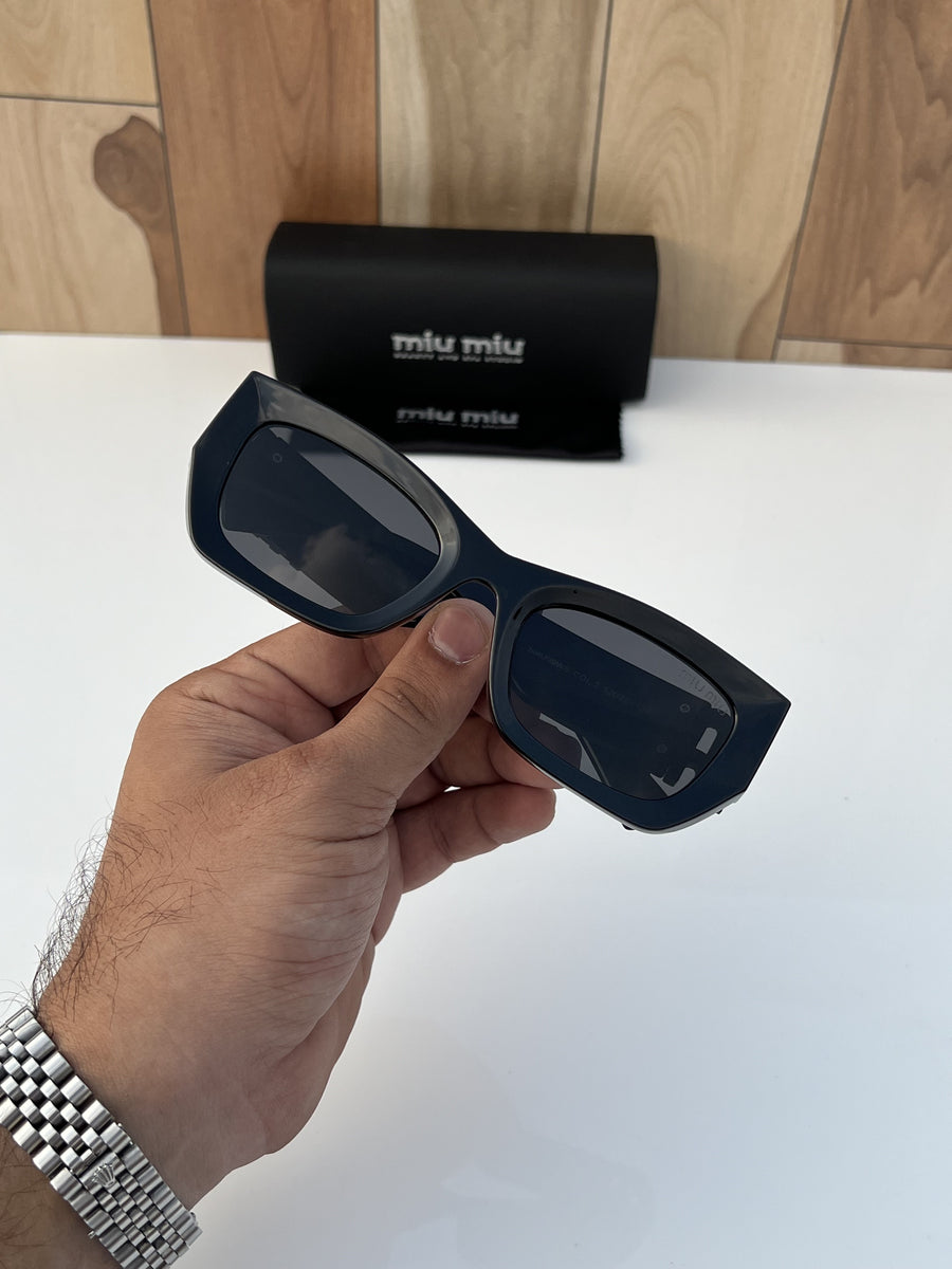 Miu_miu_full_black