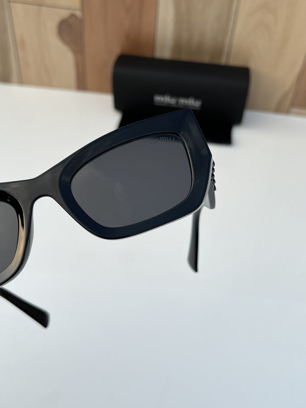 Miu_miu_full_black